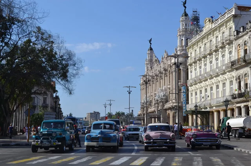 Havana: a cidade da salsa, dos carros clássicos e da história